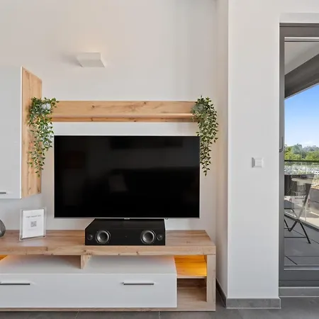 Cloche D'or Proximity - Sleek Urban Space